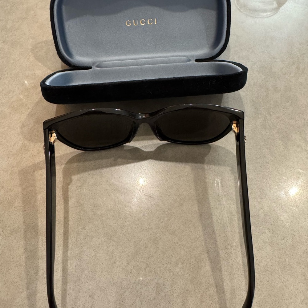 Gucci Black Sunglasses with Gold Accent (NWOT) - Picture 4 of 6